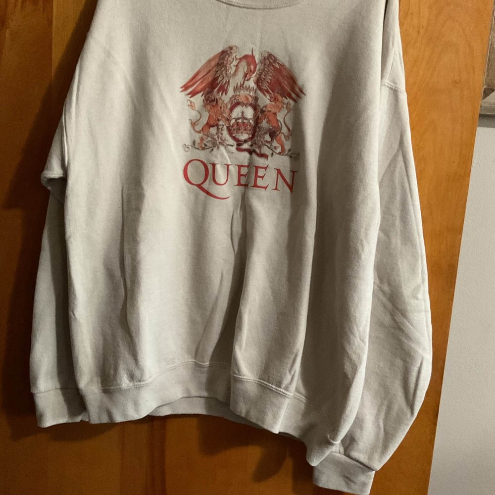 Queen Logo Crewneck Sweatshirt - cream